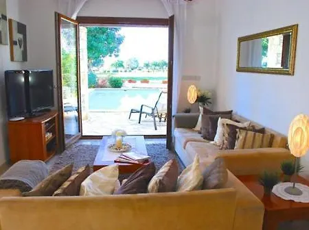 “the Ultimate Guide To Renting This Luxury Villa″ - Cardia 别墅