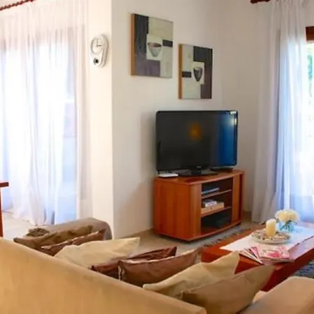 “the Ultimate Guide To Renting This Luxury Villa″ - Cardia